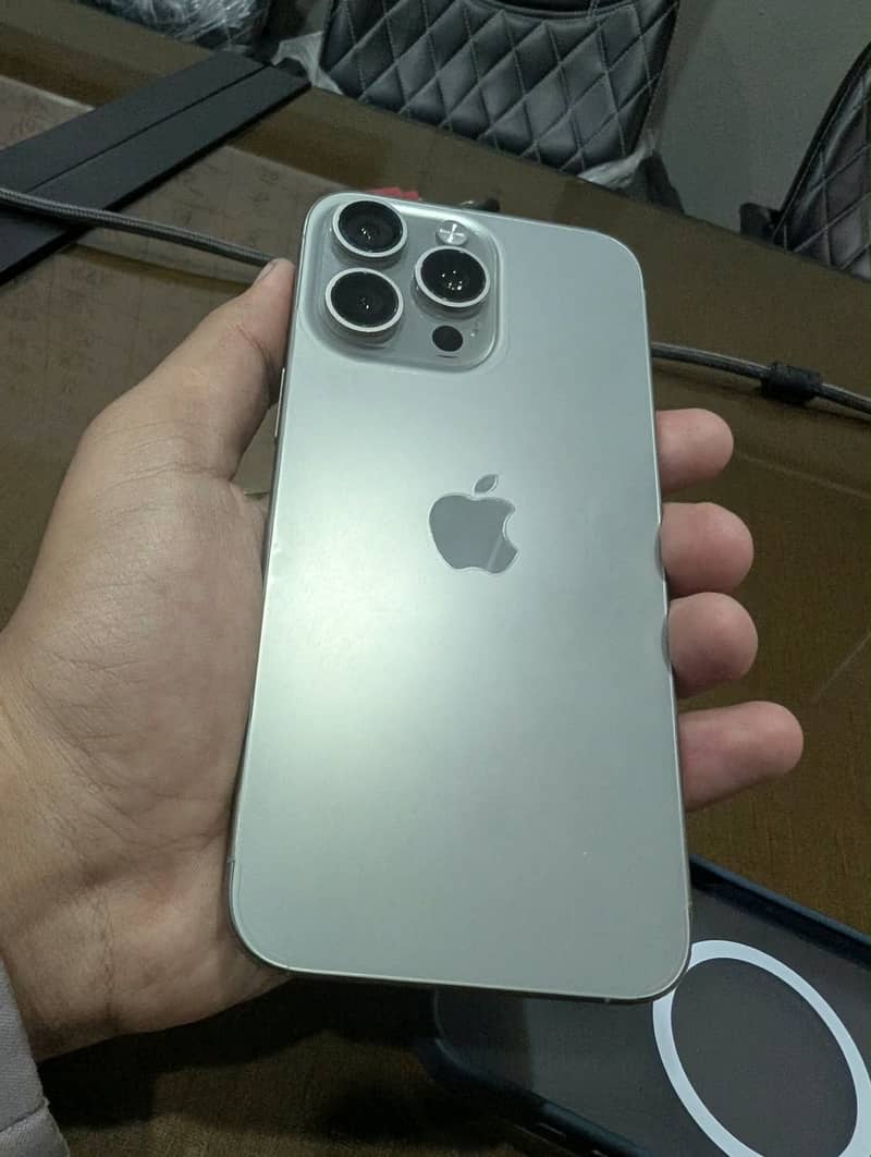 Apple iPhone 15 Pro Max 7