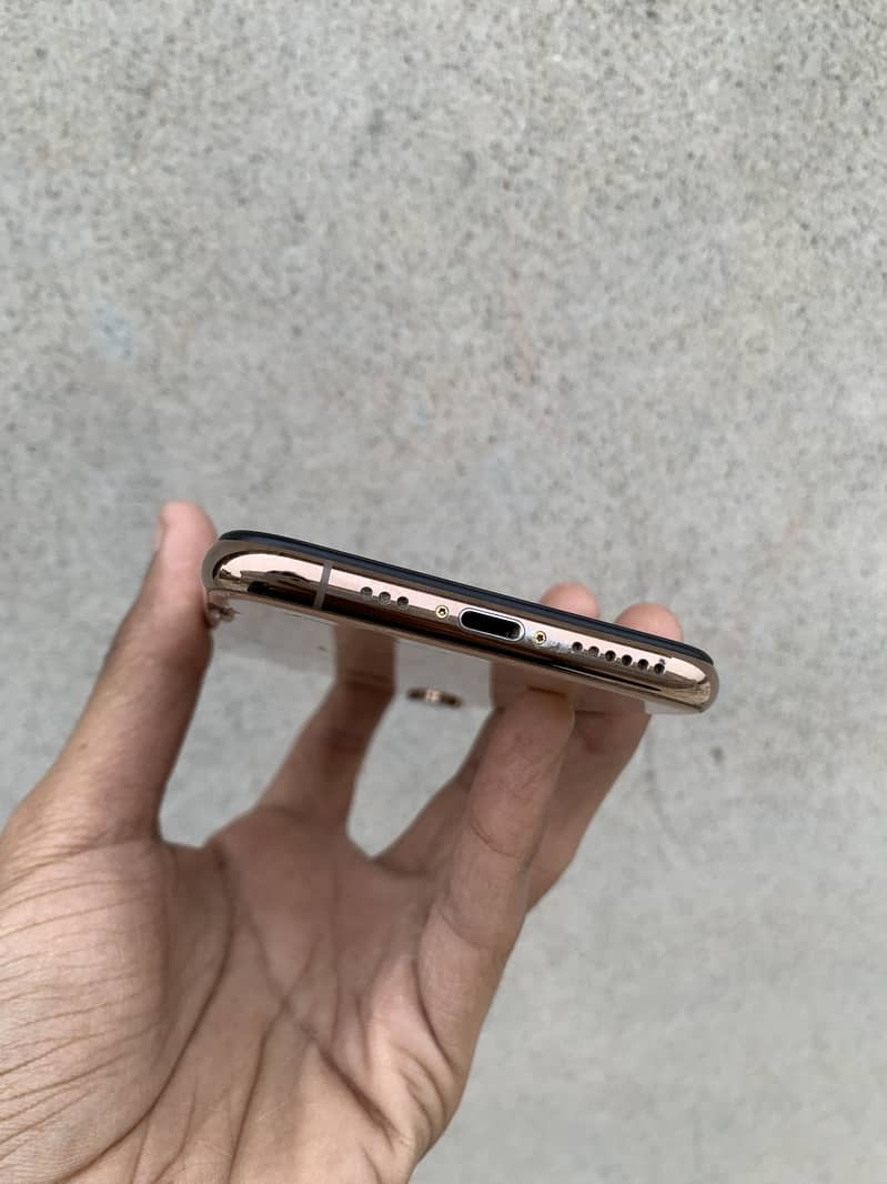 Apple iPhone XS 3