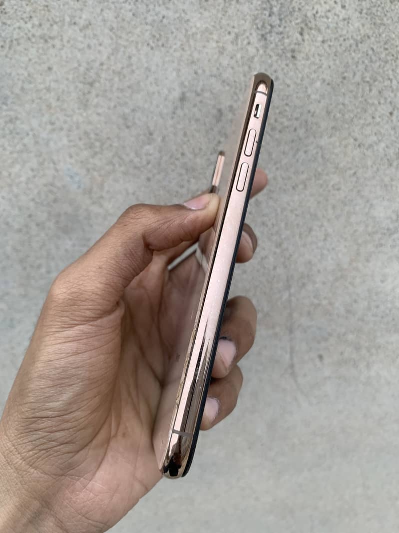 Apple iPhone XS 4