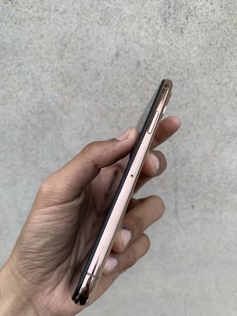 Apple iPhone XS 5
