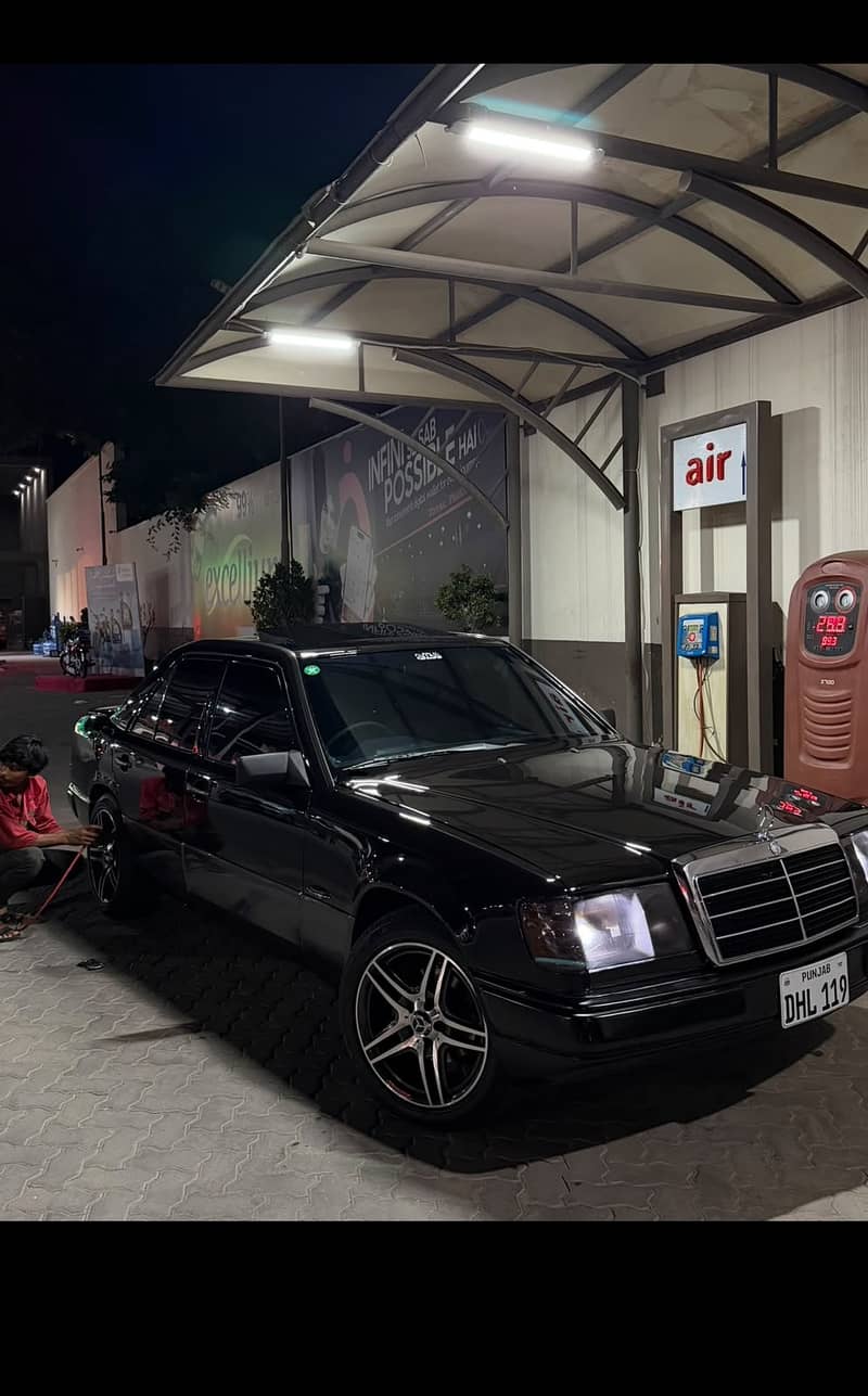 Mercedes E Class 1990 6