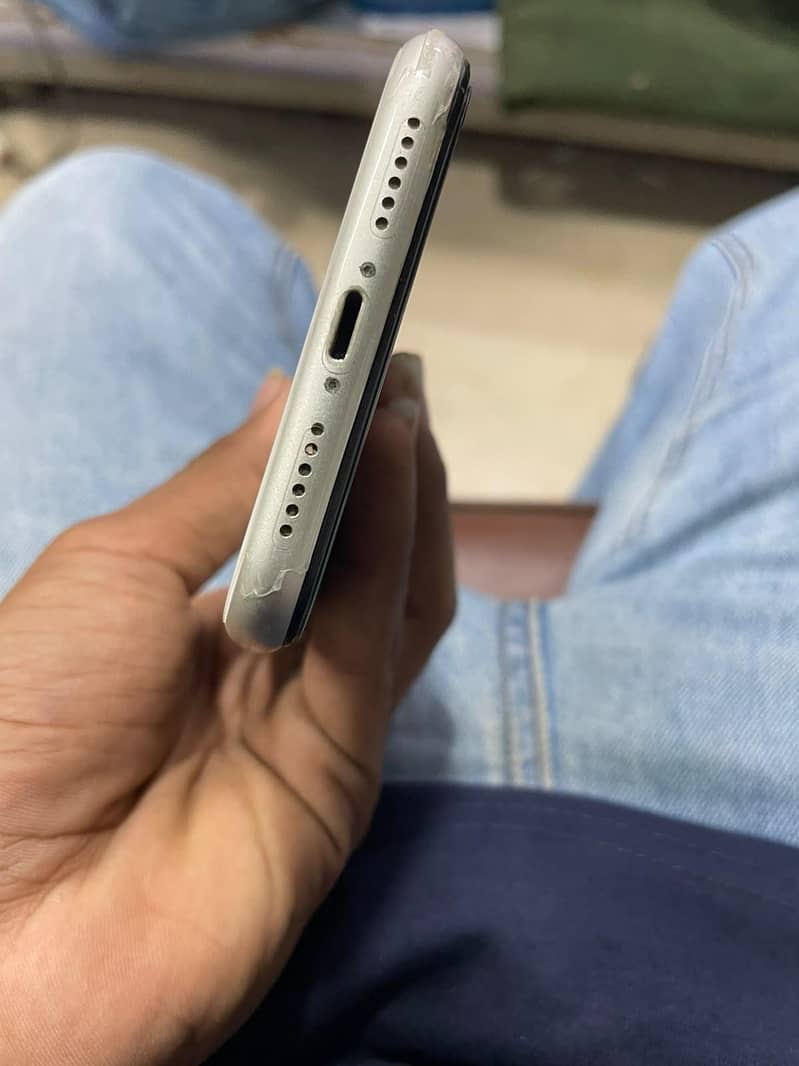 Apple iPhone 11 jv 3
