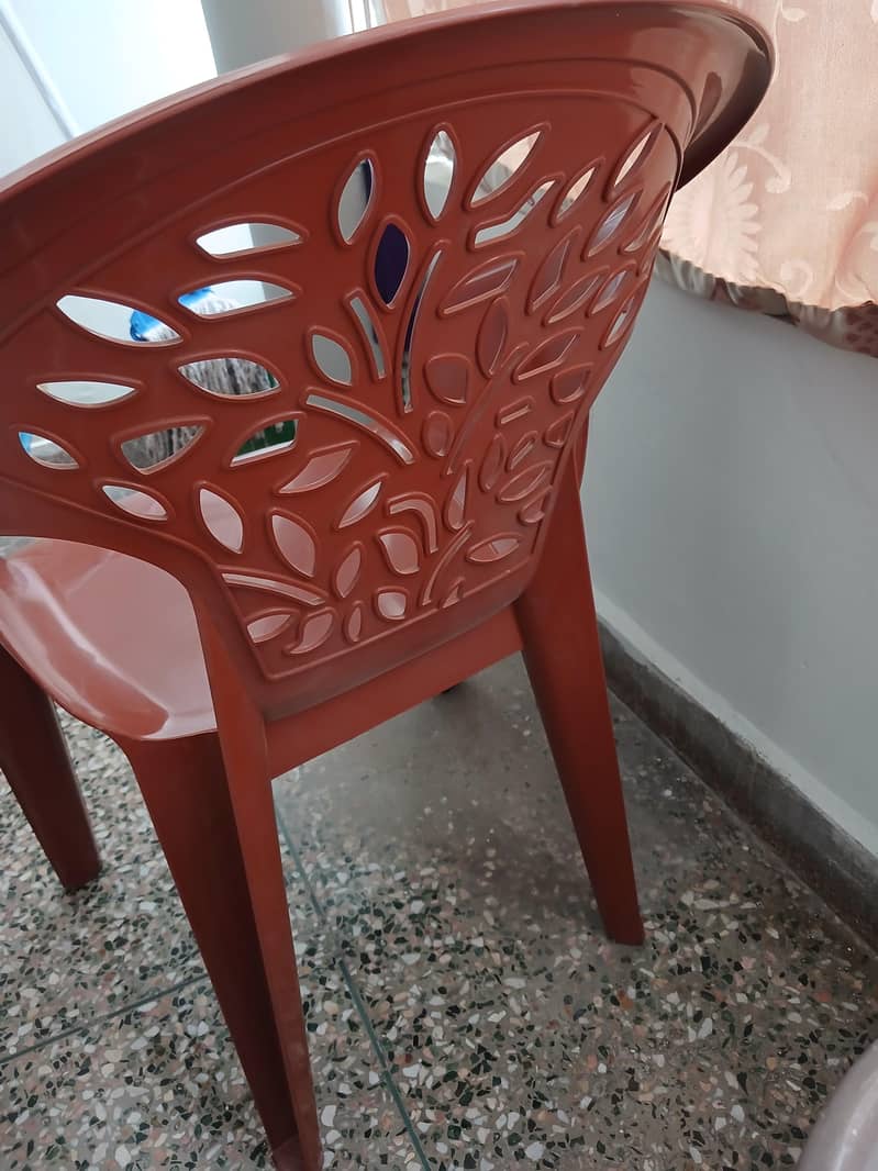 plastic chair 0