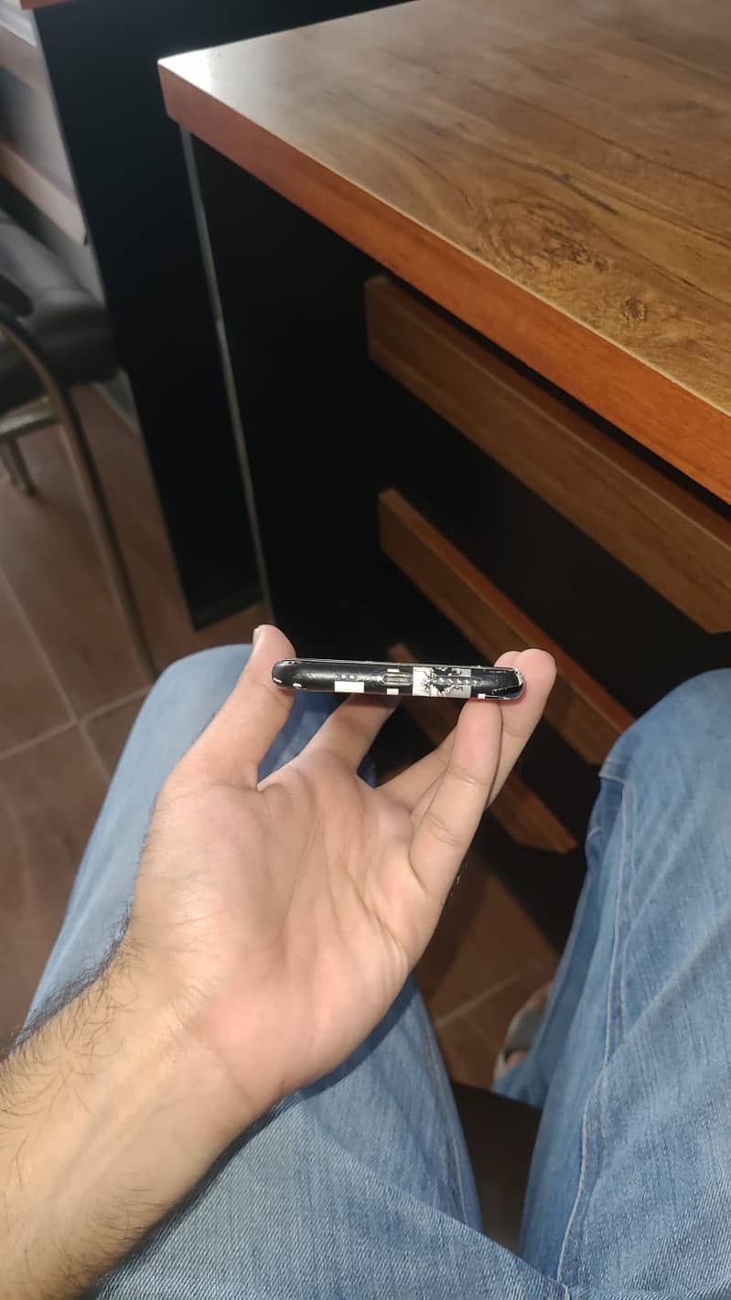 Apple iPhone 11 Pro 4