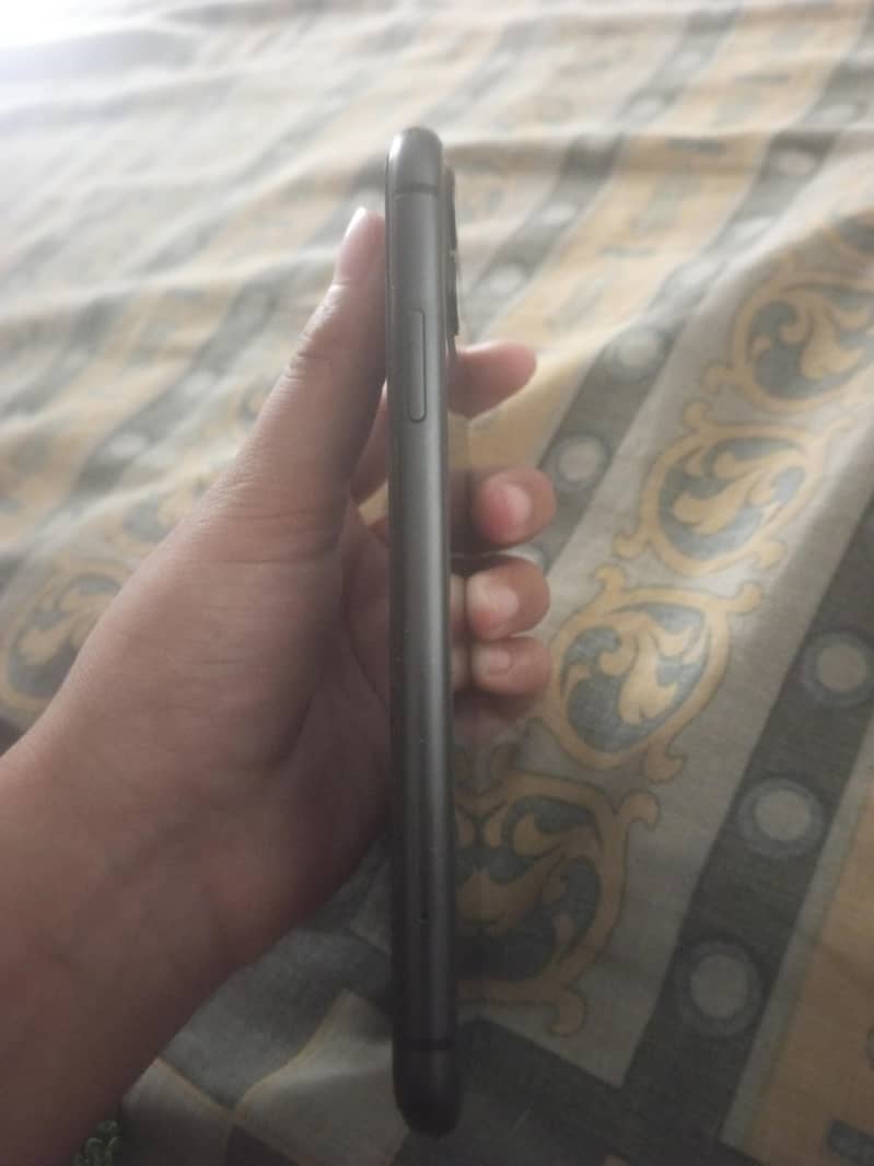Apple iPhone 11 3