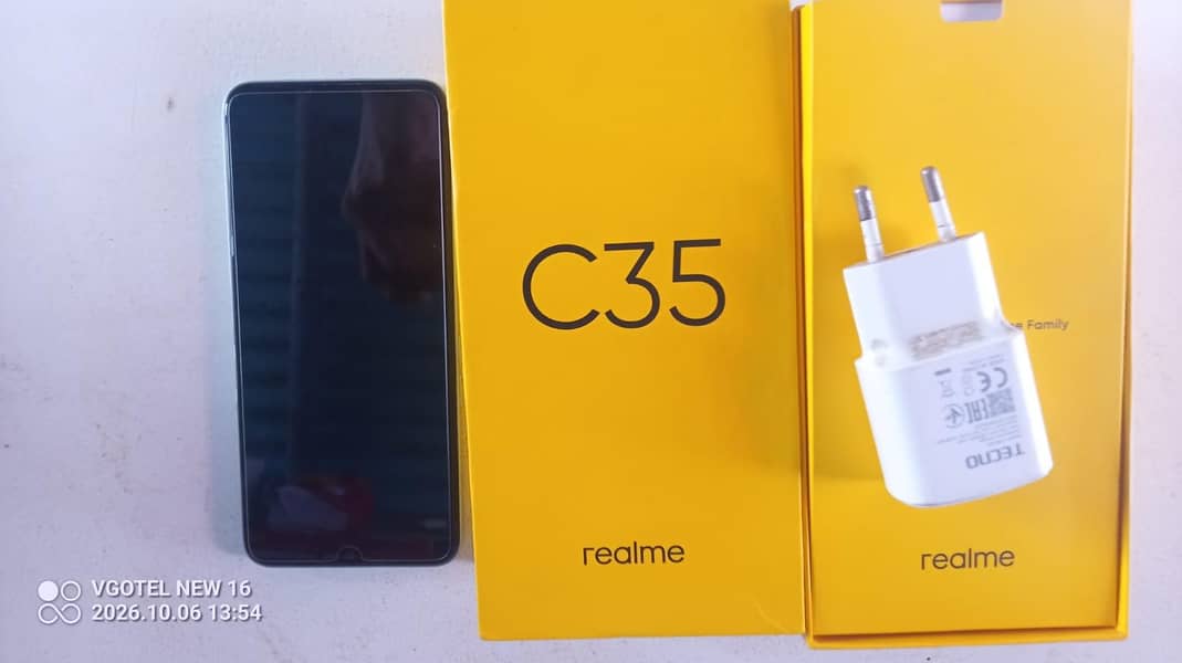 Realme C35 3