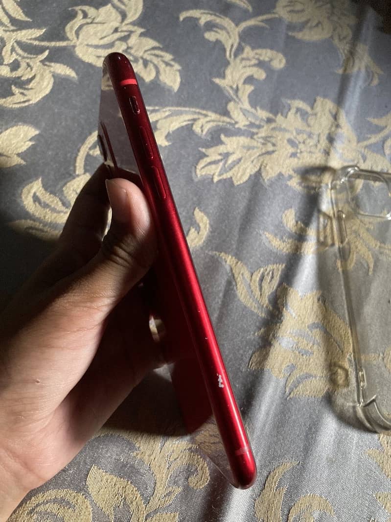 Apple iPhone 11 4