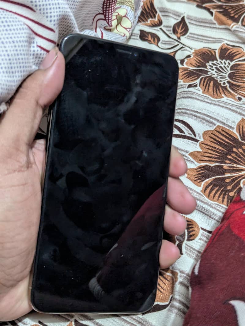 Apple iPhone XS Max 3