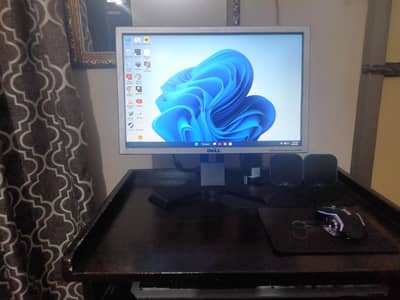 19 inch hd dell monitor with 4 orientation stand