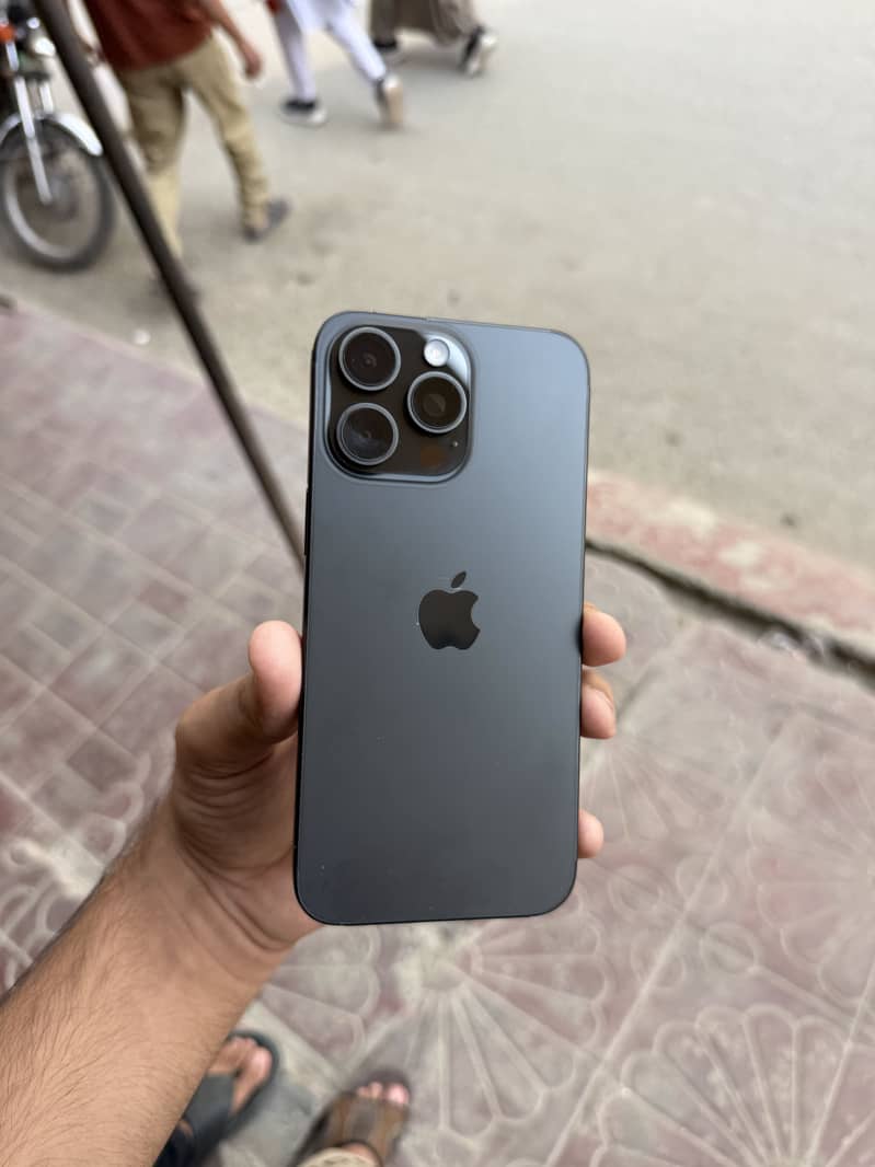 Apple iPhone 15 Pro Max 1