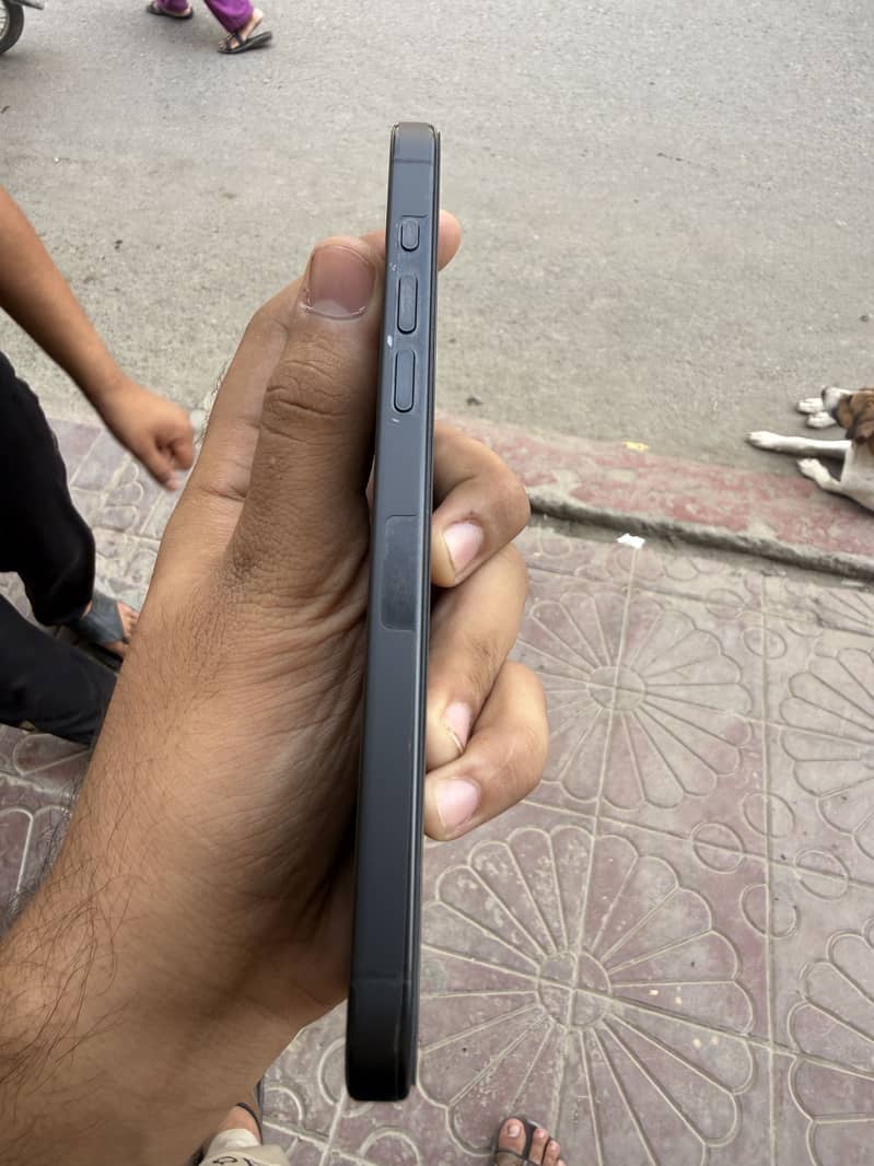 Apple iPhone 15 Pro Max 4