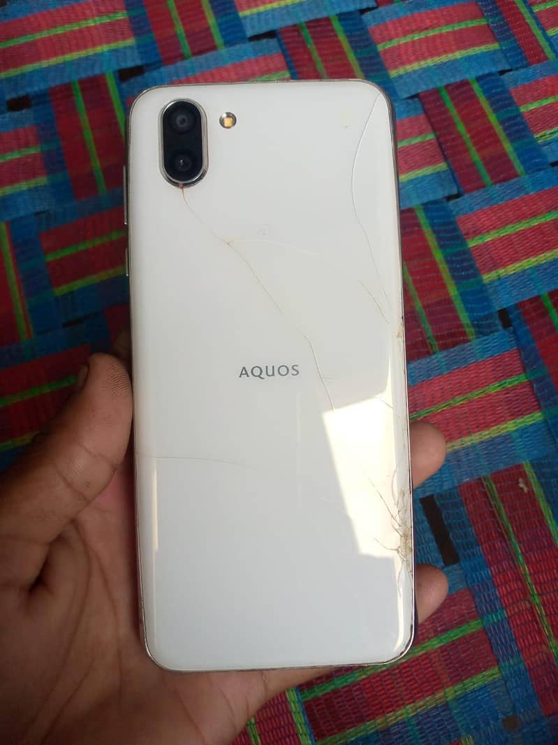 Sharp Aquos R2 0
