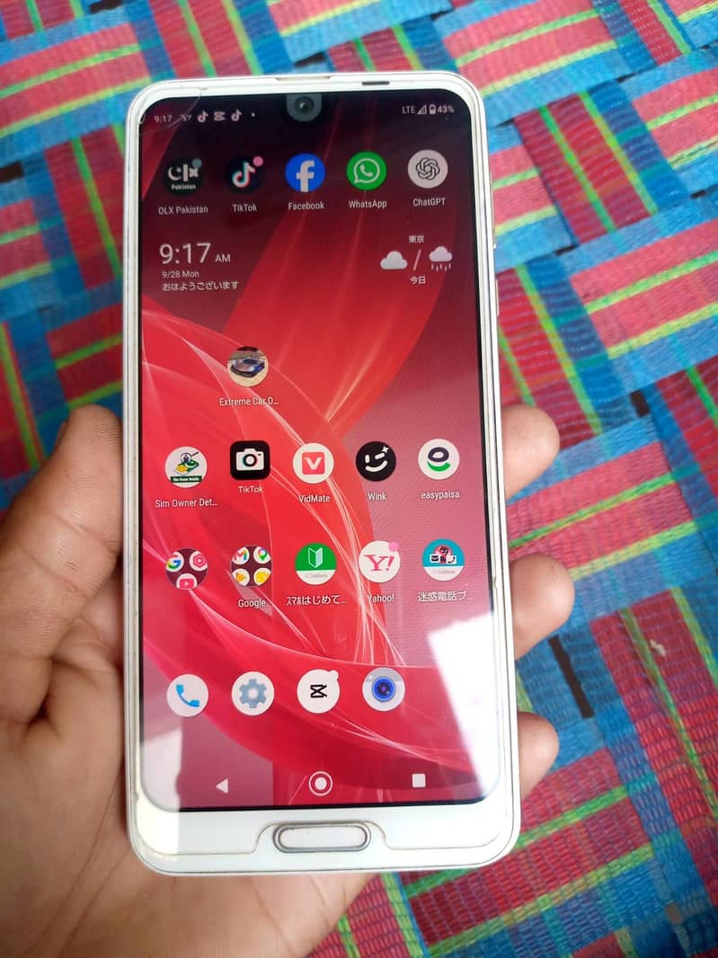 Sharp Aquos R2 1
