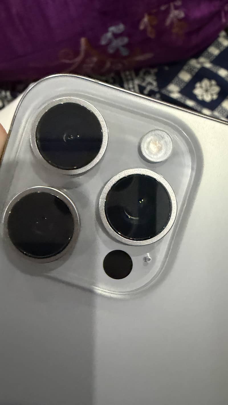 Apple iPhone 15 Pro Max 0