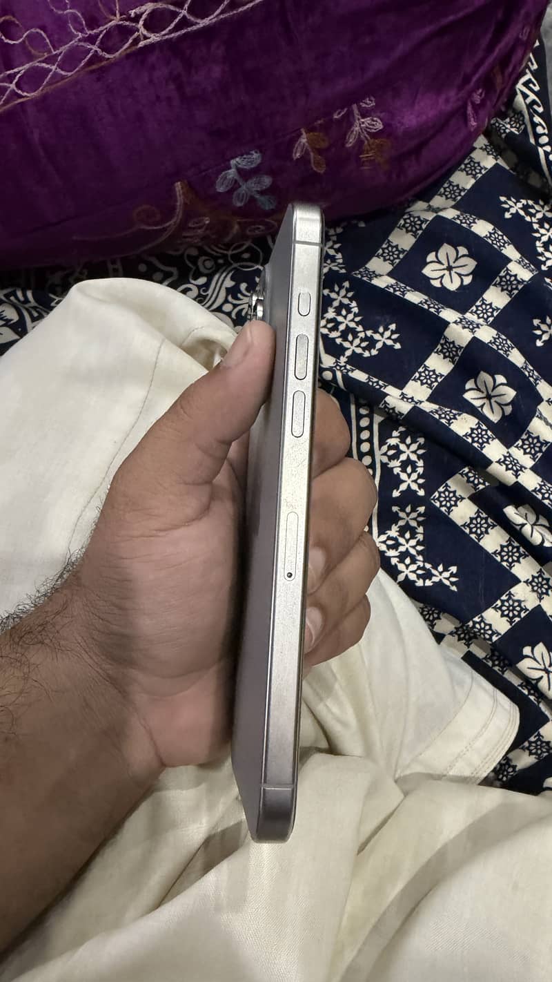 Apple iPhone 15 Pro Max 2