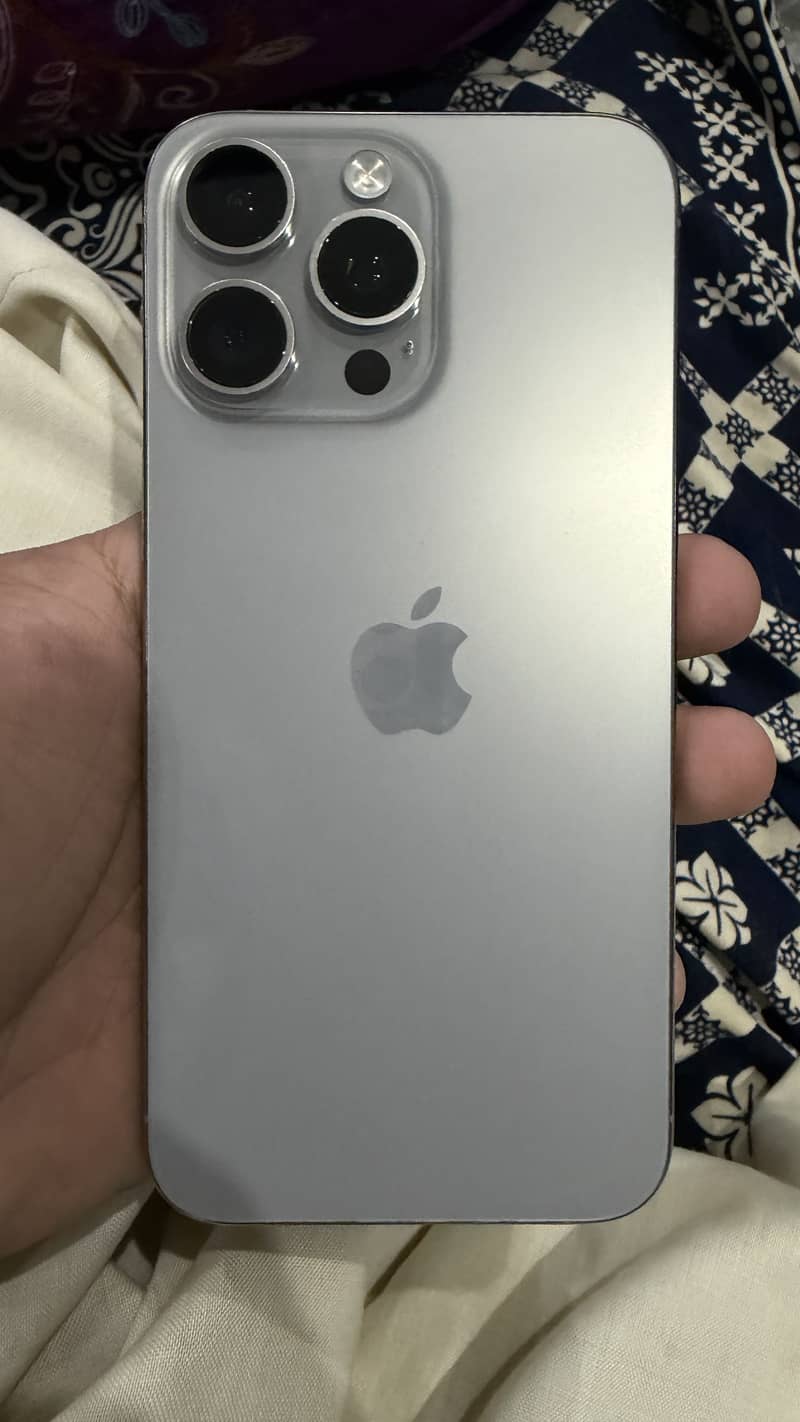 Apple iPhone 15 Pro Max 3