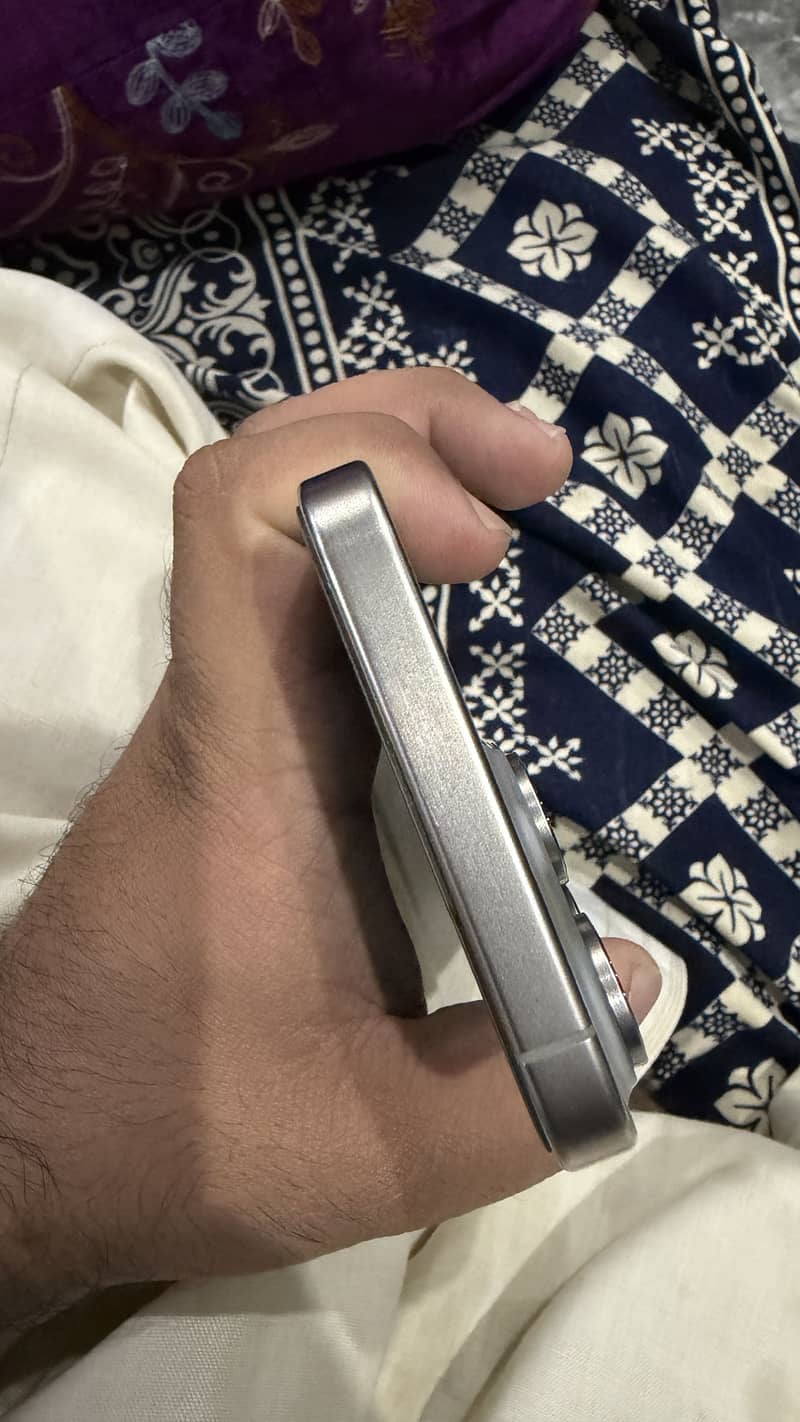 Apple iPhone 15 Pro Max 4