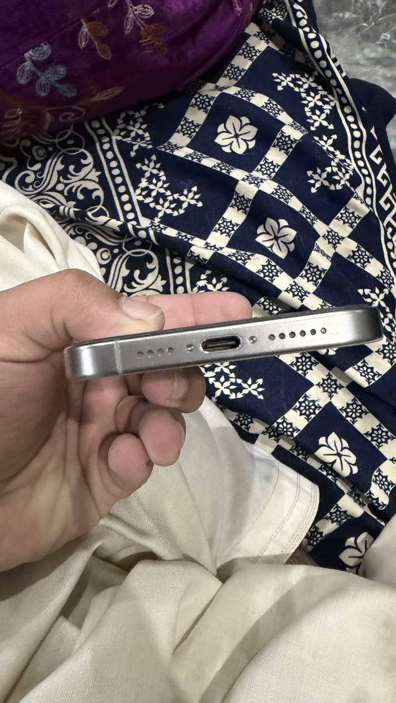 Apple iPhone 15 Pro Max 6