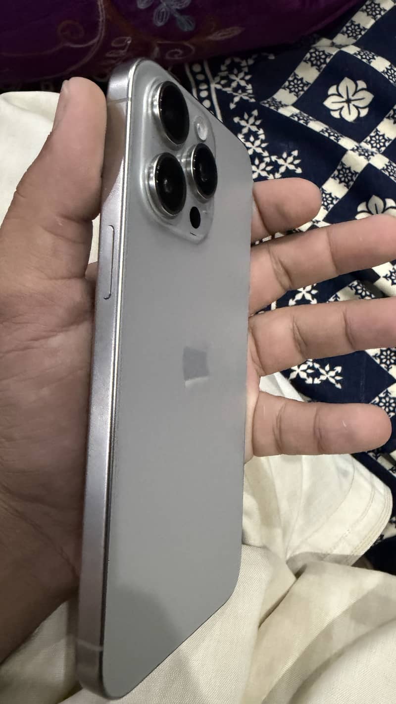 Apple iPhone 15 Pro Max 7