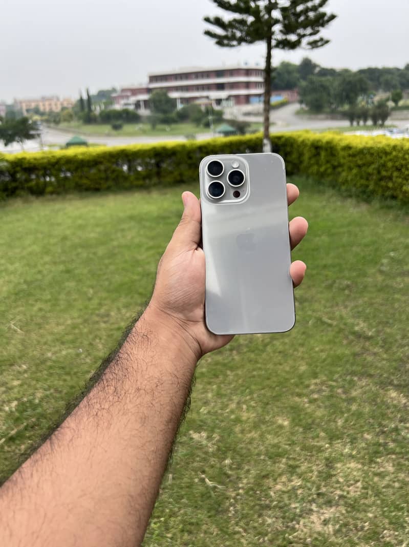 Apple iPhone 15 Pro Max 0