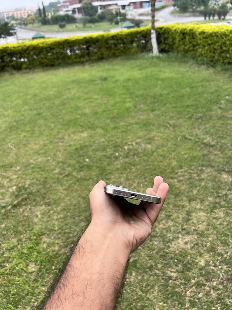 Apple iPhone 15 Pro Max 3