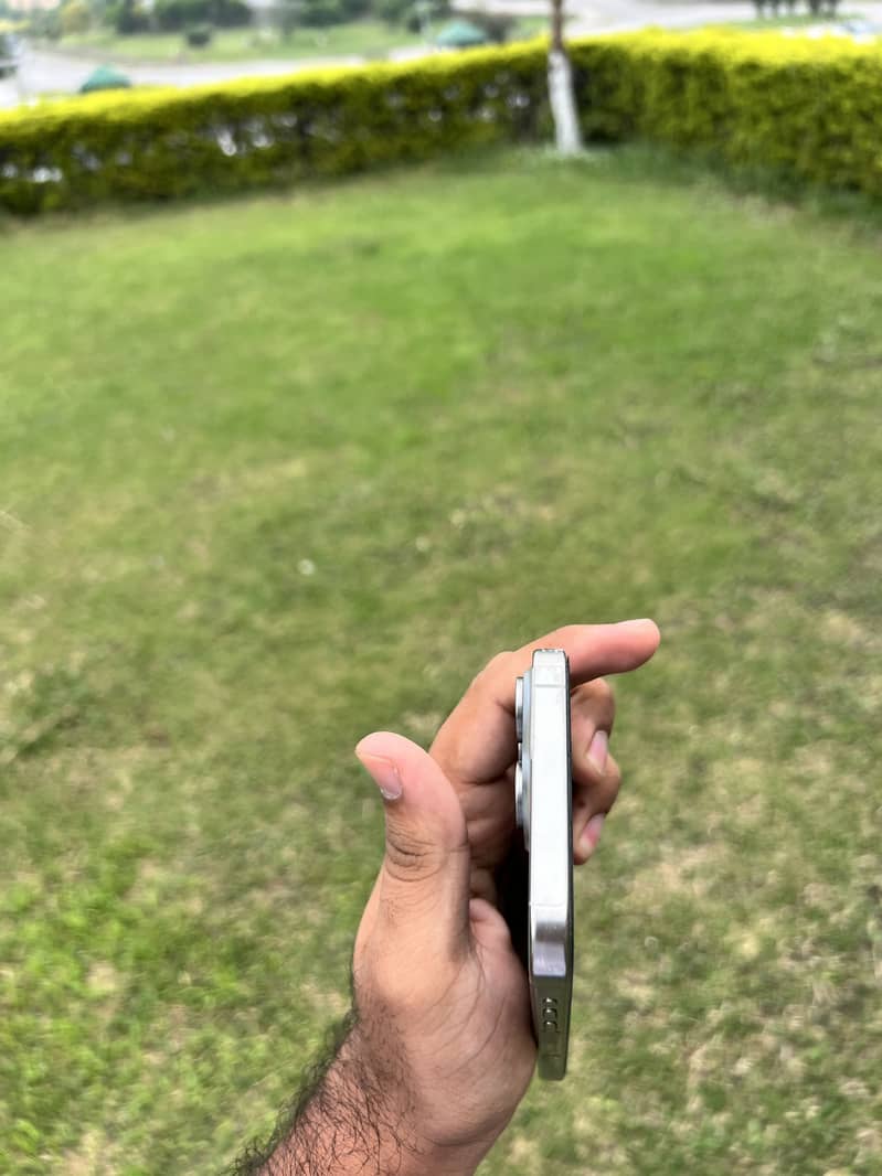 Apple iPhone 15 Pro Max 5
