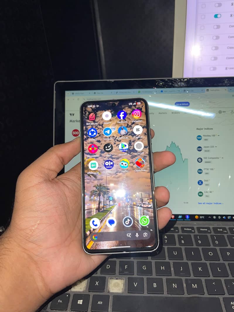 Google Pixel 8 3