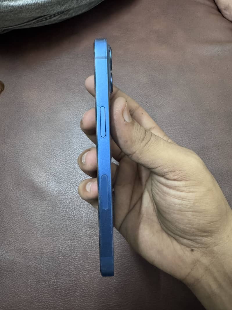 Apple iPhone 13 2