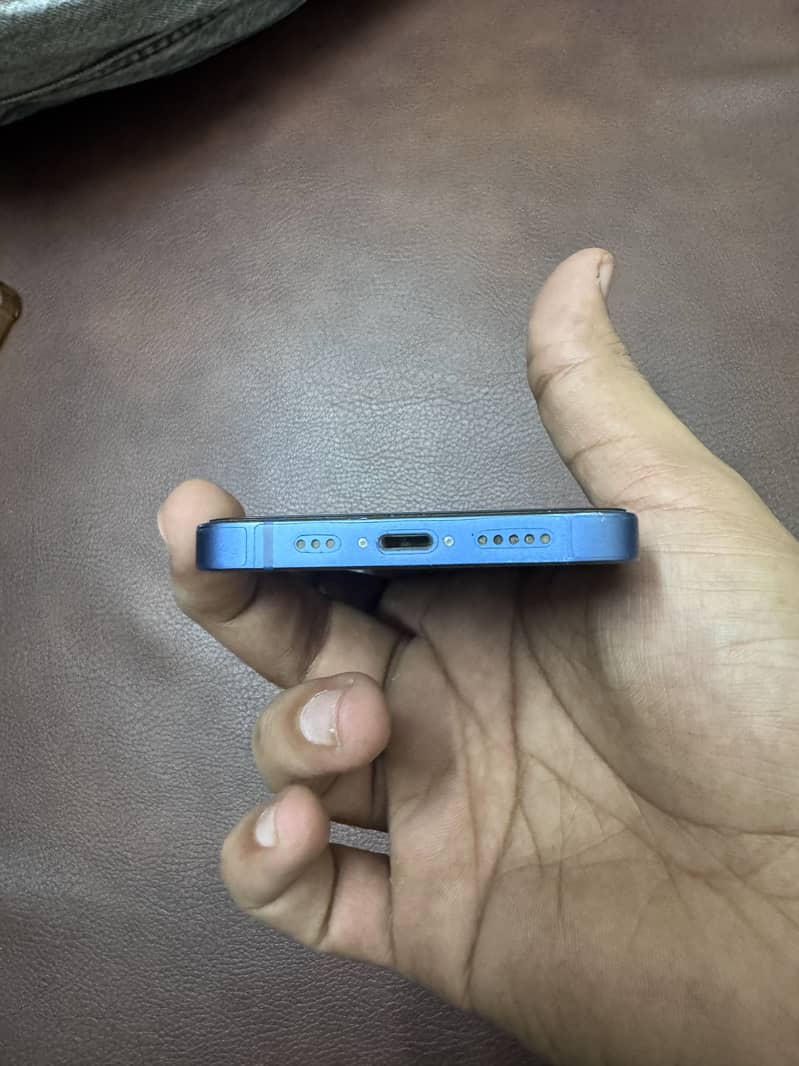 Apple iPhone 13 4