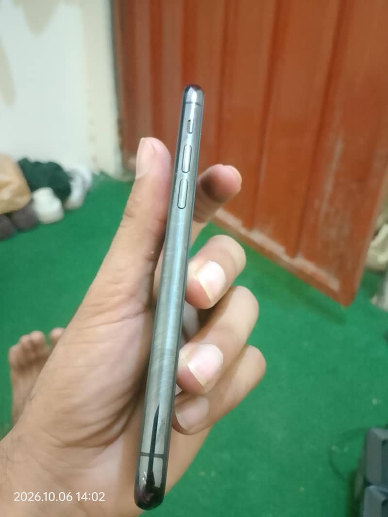 Apple iPhone 11 Pro 1