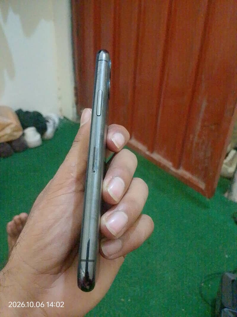 Apple iPhone 11 Pro 2