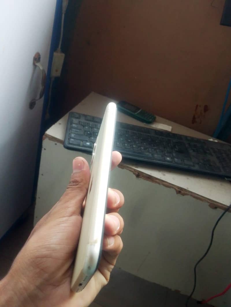 Apple iPhone 11 3