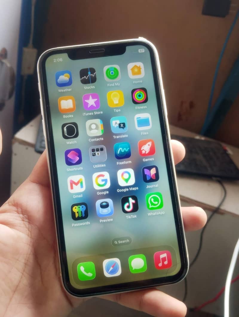 Apple iPhone 11 4