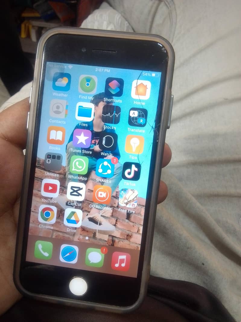 Apple iPhone 7 0
