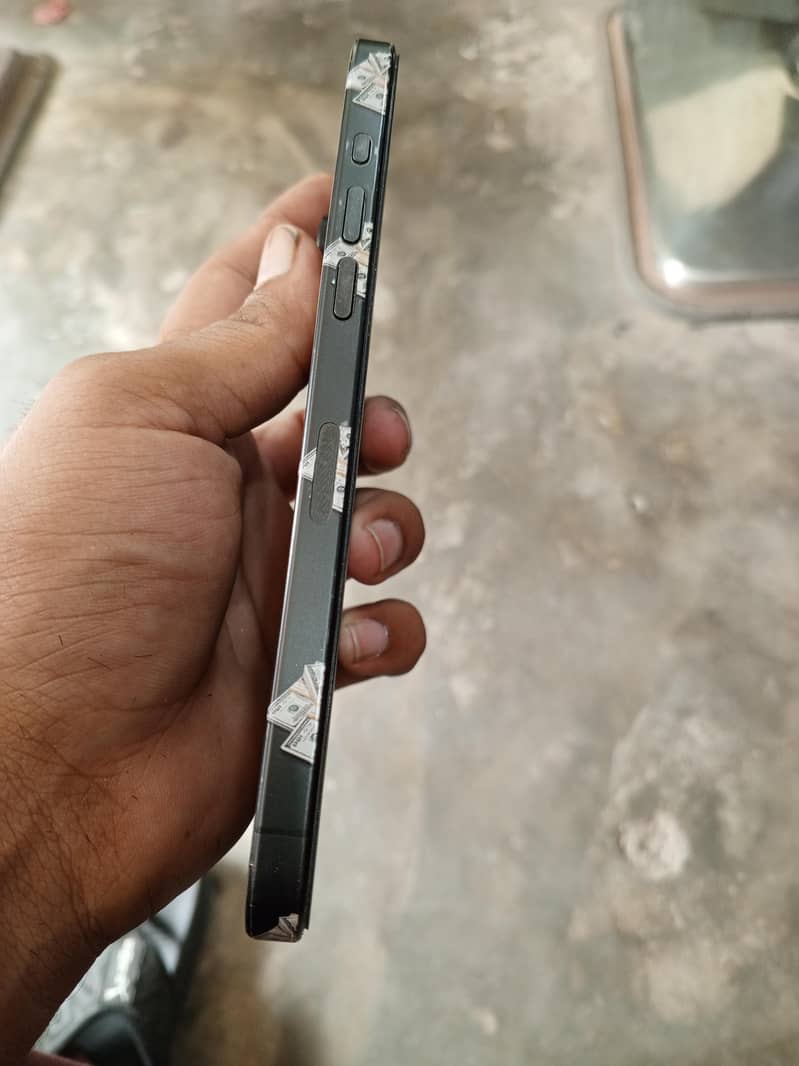 Apple iPhone 15 Pro Max 2