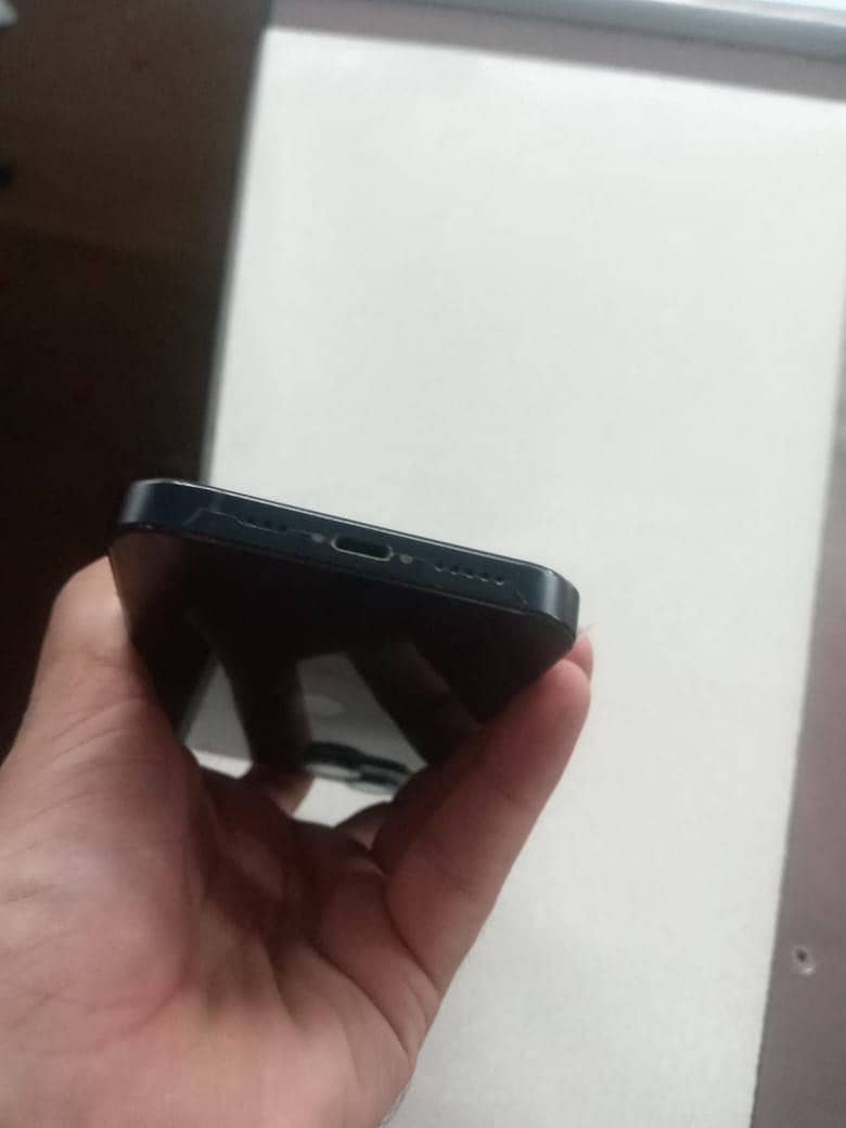 Apple iPhone 13 5