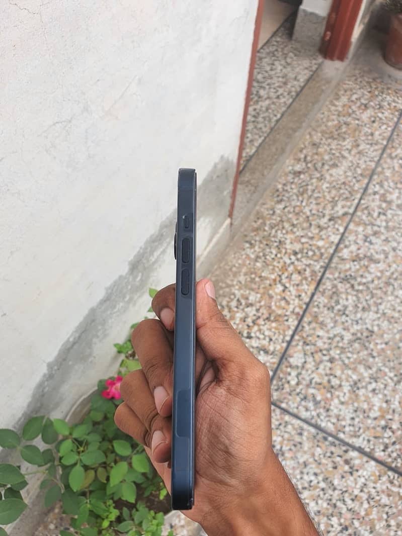 Apple iPhone 14 4