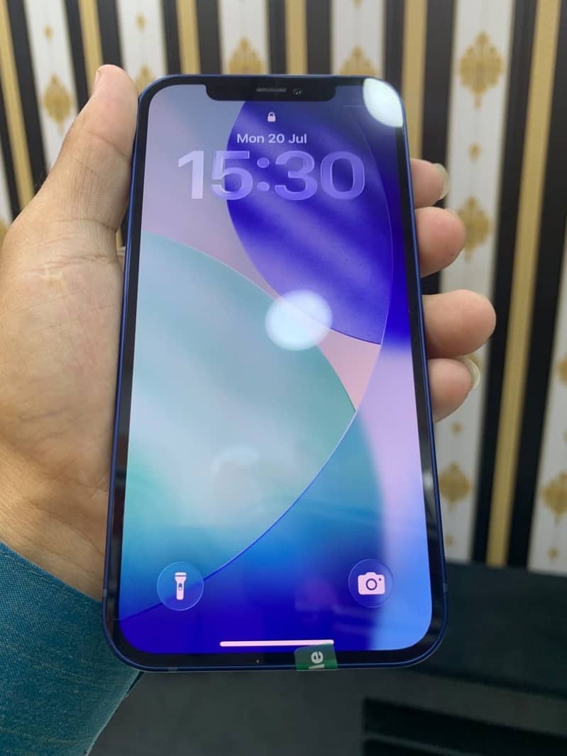 Apple iPhone 12 4