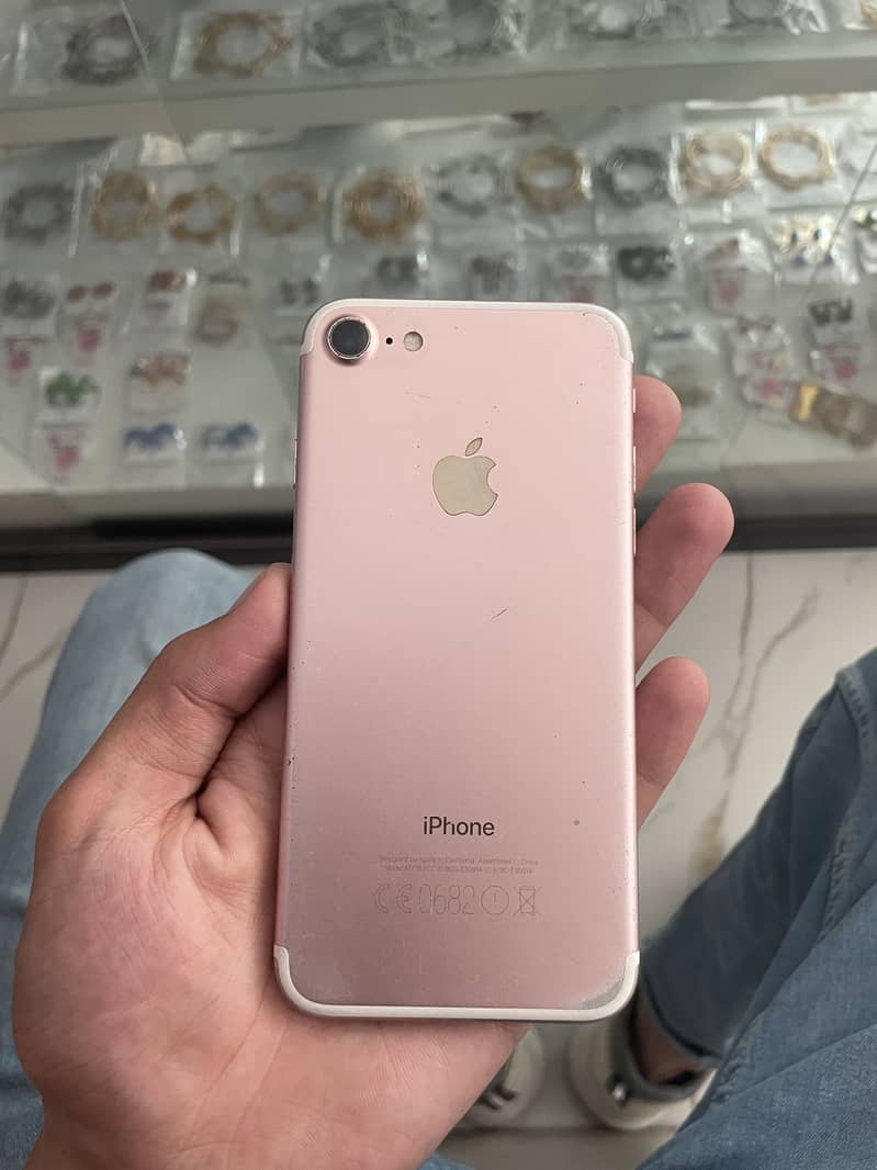 Apple iPhone 7 3