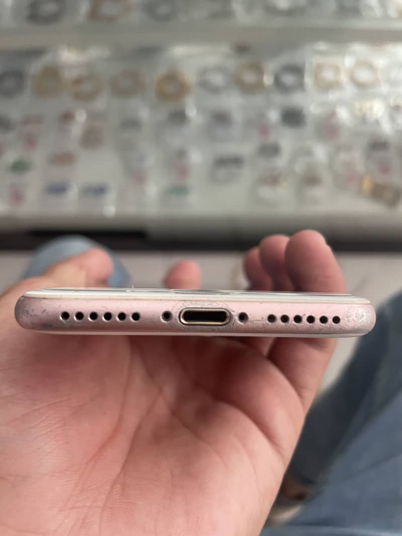Apple iPhone 7 4