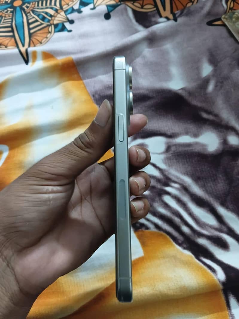 Apple iPhone 15 Pro Max 1