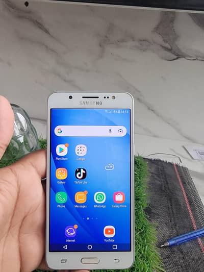 Samsung Mobile J5