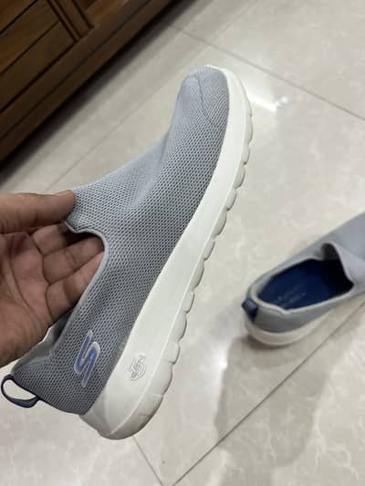 100% original preloved Skechers Go Walk Medicated for men. Size uk 8