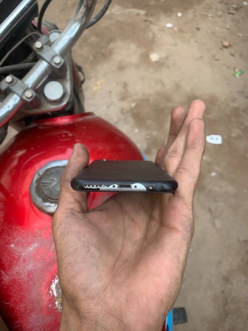 Apple iPhone 6S 1