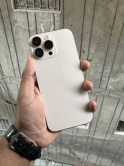 Apple iPhone 16 Pro Max