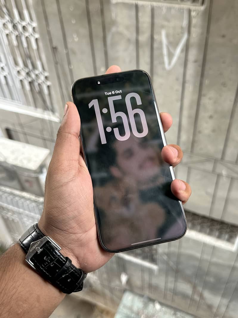 Apple iPhone 16 Pro Max 2