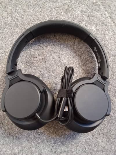 XCD Wired USB-C Over-Ear Headphones with In-Line Mic (Black)