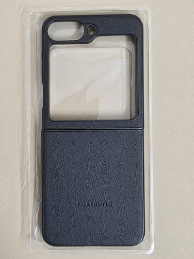 Samsung Z Flip 6 - hard leather texture