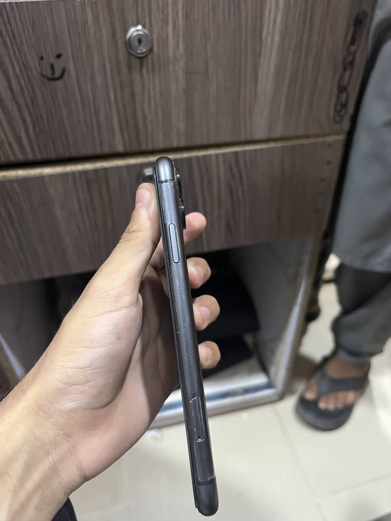Apple iPhone 11 0