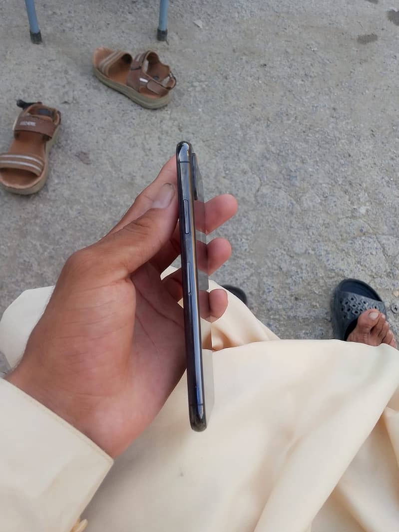 Apple iPhone X 5